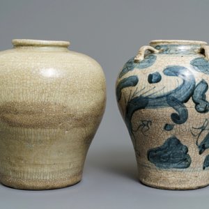 Two Chinese blue and white and monochrome Swatow jars, Ming — 照片 2