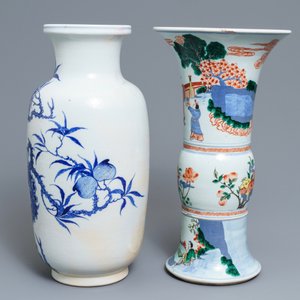 Two Chinese blue and white and wucai vases, Yongzheng and Wanli marks, 19th C. — 照片 4