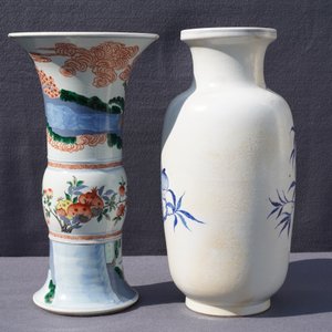 Two Chinese blue and white and wucai vases, Yongzheng and Wanli marks, 19th C. — 照片 8