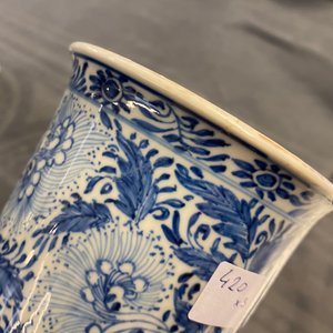 Two Chinese blue and white beaker vases and a bottle vase, Kangxi/Qianlong — 照片 13