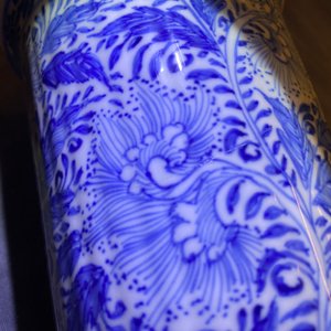 Two Chinese blue and white beaker vases and a bottle vase, Kangxi/Qianlong — 照片 17