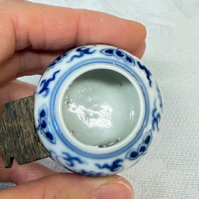 Two Chinese blue and white bird feeders with lotus scroll design and the Eight Immortals — photo 7