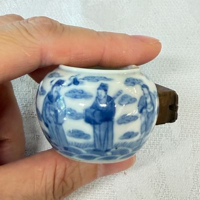 Two Chinese blue and white bird feeders with lotus scroll design and the Eight Immortals — photo 11