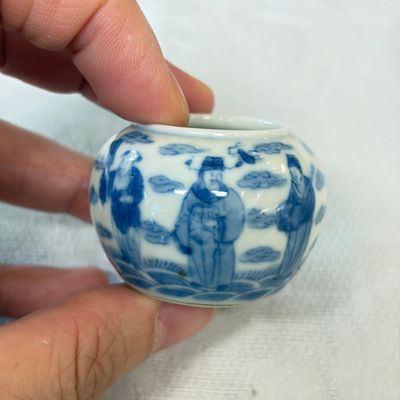 Two Chinese blue and white bird feeders with lotus scroll design and the Eight Immortals — photo 14