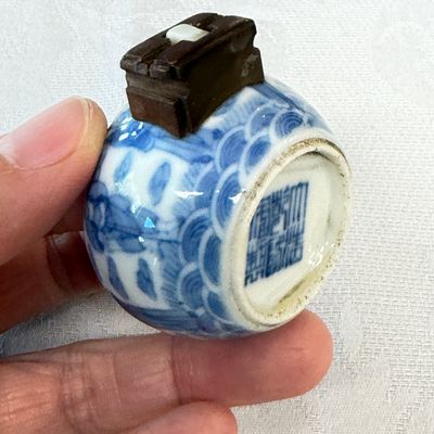 Two Chinese blue and white bird feeders with lotus scroll design and the Eight Immortals — photo 17