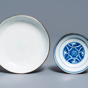Two Chinese blue and white 'Bleu de Hue' covered bowls for the Vietnamese market, 19th C. — photo 7