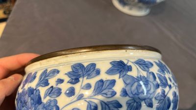 Two Chinese blue and white 'Bleu de Hue' jars for the Vietnamese market, 19th C. — 照片 10