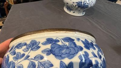 Two Chinese blue and white 'Bleu de Hue' jars for the Vietnamese market, 19th C. — 照片 11