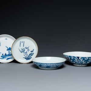 Two Chinese blue and white 'Bleu de Hue' plates and two bowls for the Vietnamese market, 19th C. — 照片 1