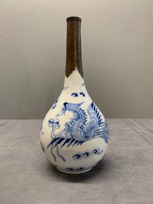 Two Chinese blue and white 'Bleu de Hue' vases with a phoenix for the Vietnamese market, Tho 壽 and Nội phủ thị nam 內府侍南 mark, 19th C. — foto 2
