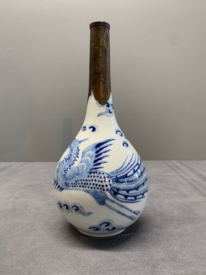 Two Chinese blue and white 'Bleu de Hue' vases with a phoenix for the Vietnamese market, Tho 壽 and Nội phủ thị nam 內府侍南 mark, 19th C. — foto 3