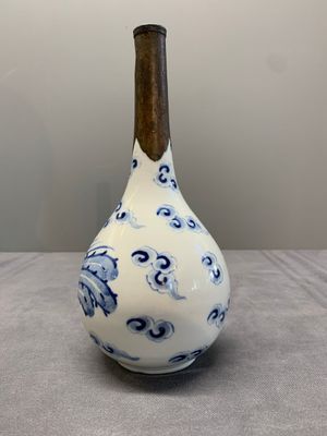 Two Chinese blue and white 'Bleu de Hue' vases with a phoenix for the Vietnamese market, Tho 壽 and Nội phủ thị nam 內府侍南 mark, 19th C. — foto 4