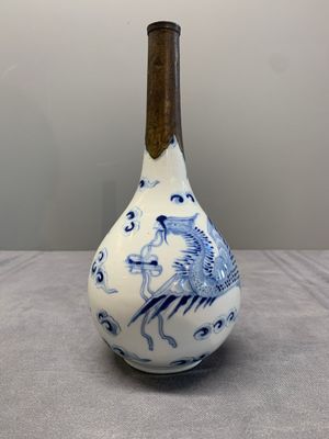 Two Chinese blue and white 'Bleu de Hue' vases with a phoenix for the Vietnamese market, Tho 壽 and Nội phủ thị nam 內府侍南 mark, 19th C. — foto 5