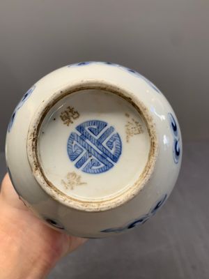 Two Chinese blue and white 'Bleu de Hue' vases with a phoenix for the Vietnamese market, Tho 壽 and Nội phủ thị nam 內府侍南 mark, 19th C. — foto 7