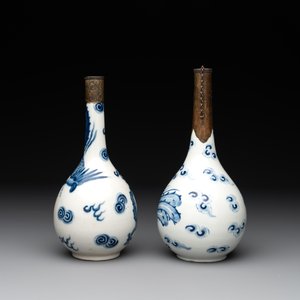 Two Chinese blue and white 'Bleu de Hue' vases with a phoenix for the Vietnamese market, Tho 壽 and Nội phủ thị nam 內府侍南 mark, 19th C. — foto 3