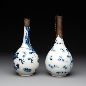 Two Chinese blue and white 'Bleu de Hue' vases with a phoenix for the Vietnamese market, Tho 壽 and Nội phủ thị nam 內府侍南 mark, 19th C. — foto 4
