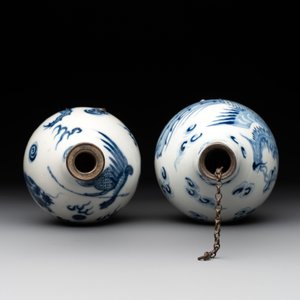 Two Chinese blue and white 'Bleu de Hue' vases with a phoenix for the Vietnamese market, Tho 壽 and Nội phủ thị nam 內府侍南 mark, 19th C. — foto 5