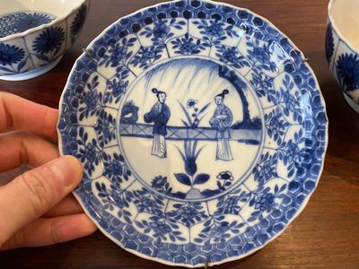 Two Chinese blue and white bowls, a small plate and a café-au-lait ground sprinkler, Kangxi — 照片 6
