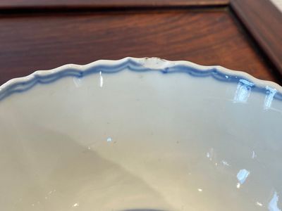 Two Chinese blue and white bowls, a small plate and a café-au-lait ground sprinkler, Kangxi — 照片 8