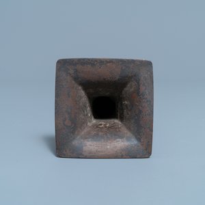 Two Chinese blue and white bowls and a bronze vase, Ming — photo 12