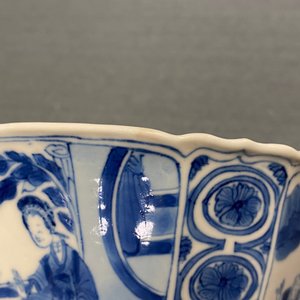 Two Chinese blue and white bowls, Chenghua mark, Kangxi — photo 13