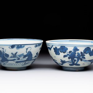 Two Chinese blue and white bowls, Fu Gui Jia Qi 富貴佳器 mark, Wanli — photo 1