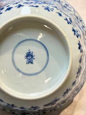 Two Chinese blue and white bowls, longevity and jade mark, Kangxi — photo 14