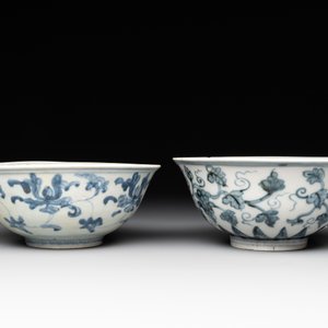 Two Chinese blue and white bowls, two jarlets and two ewers, Ming — photo 11