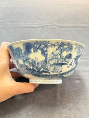 Two Chinese blue and white bowls with figural design, Chenghua and Kangxi marks, Kangxi — 照片 12