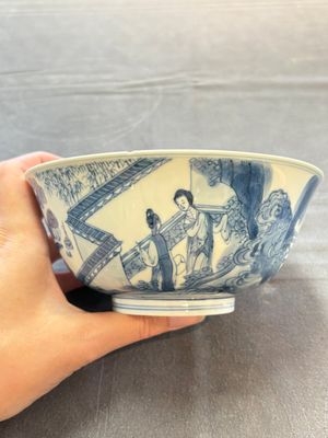 Two Chinese blue and white bowls with figural design, Chenghua and Kangxi marks, Kangxi — 照片 9