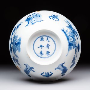 Two Chinese blue and white bowls with figural design, Chenghua and Kangxi marks, Kangxi — 照片 14