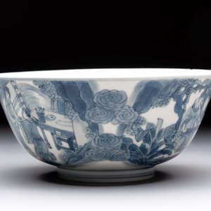 Two Chinese blue and white bowls with figural design, Chenghua and Kangxi marks, Kangxi — 照片 5