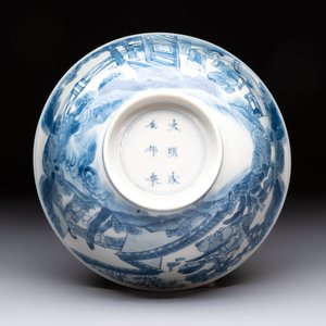 Two Chinese blue and white bowls with figural design, Chenghua and Kangxi marks, Kangxi — 照片 8