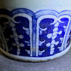 Two Chinese blue and white celadon ground vases, 19th C. — photo 12