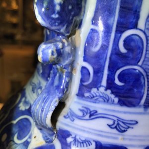 Two Chinese blue and white celadon ground vases, 19th C. — photo 10