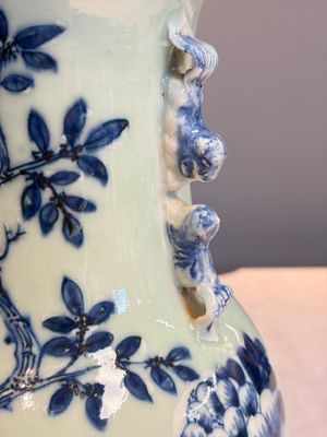 Two Chinese blue and white celadon-ground vases and a blue and white vase, on wooden stands, 19th C. — foto 30