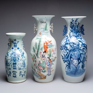 Two Chinese blue and white celadon-ground vases and a famille rose vase, signed Mao Zirong 毛子榮, 19/20th C. — foto 1