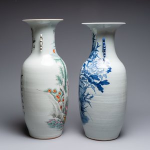Two Chinese blue and white celadon-ground vases and a famille rose vase, signed Mao Zirong 毛子榮, 19/20th C. — foto 3