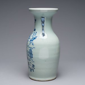 Two Chinese blue and white celadon-ground vases and a famille rose vase, signed Mao Zirong 毛子榮, 19/20th C. — foto 9