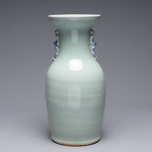 Two Chinese blue and white celadon-ground vases and a famille rose vase, signed Mao Zirong 毛子榮, 19/20th C. — foto 10