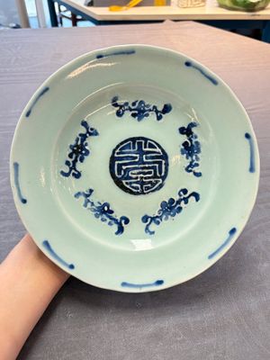 Two Chinese blue and white celadon-ground 'Wu Fu Peng Shou 五福捧壽' plates, Chenghua mark, 19th C. — photo 1