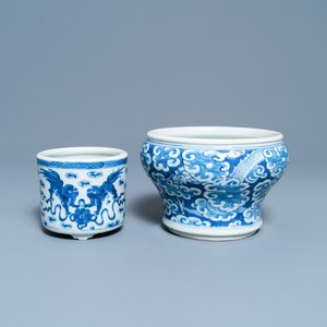 Two Chinese blue and white censers, 19th C. — 照片 1