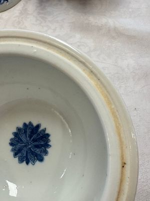 Two Chinese blue and white 'Chilong' covered warming bowls, Guangxu mark and of the period — foto 12