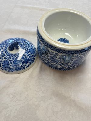 Two Chinese blue and white 'Chilong' covered warming bowls, Guangxu mark and of the period — foto 7
