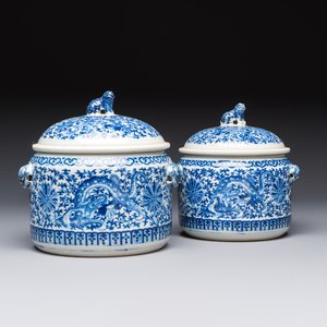 Two Chinese blue and white 'Chilong' covered warming bowls, Guangxu mark and of the period — foto 1