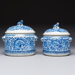 Two Chinese blue and white 'Chilong' covered warming bowls, Guangxu mark and of the period — foto 2