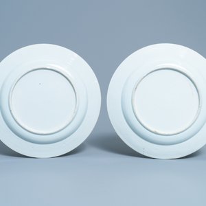 Two Chinese blue and white crowned medallion chargers, Kangxi — 照片 2