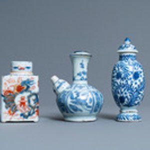 Two Chinese blue and white cups, a covered vase, a kendi and an Imari-style tea caddy, Wanli and Kangxi — photo 2