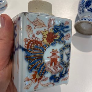 Two Chinese blue and white cups, a covered vase, a kendi and an Imari-style tea caddy, Wanli and Kangxi — photo 21