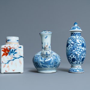 Two Chinese blue and white cups, a covered vase, a kendi and an Imari-style tea caddy, Wanli and Kangxi — photo 3